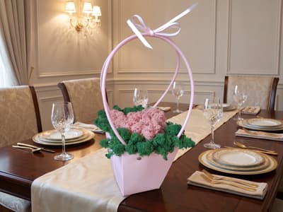 Basket with moss heart